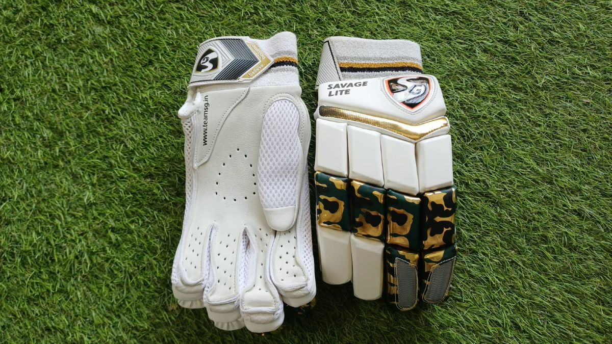 SG Savage Lite Batting Gloves — Adult — RH