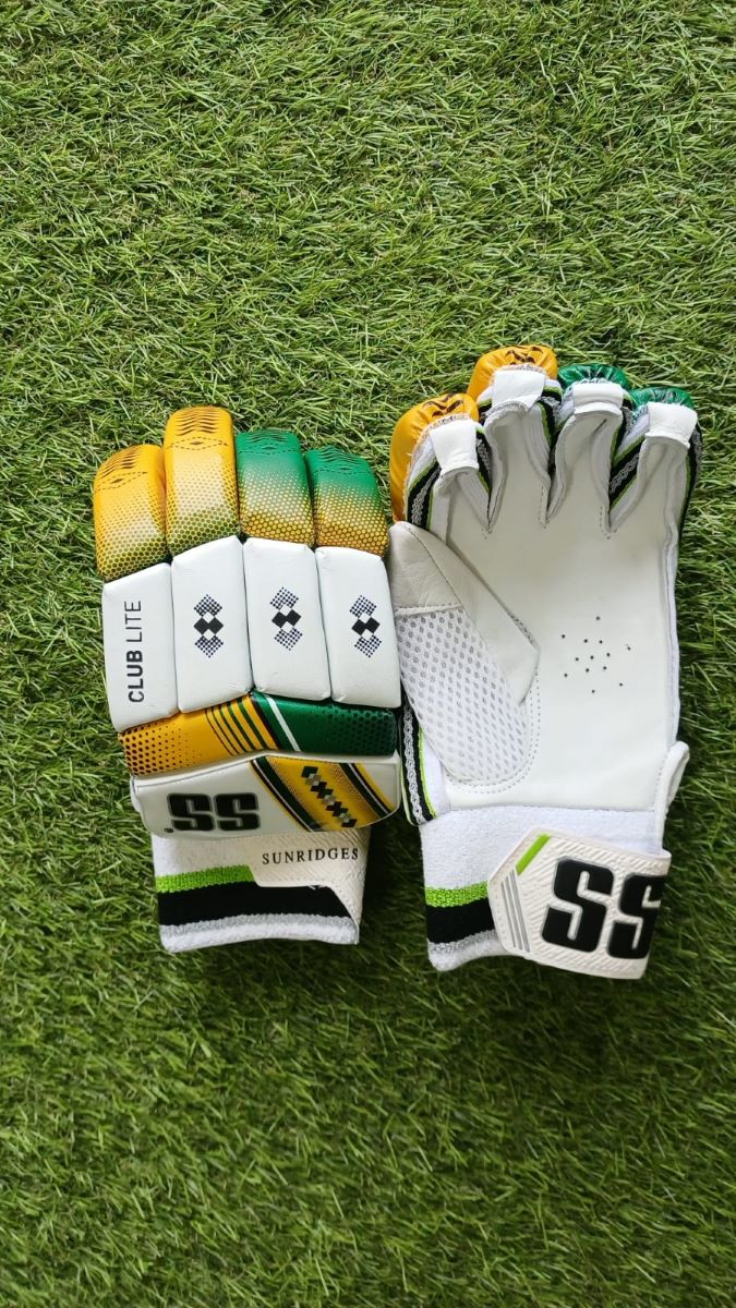 SS Clublight Batting Gloves — Boys