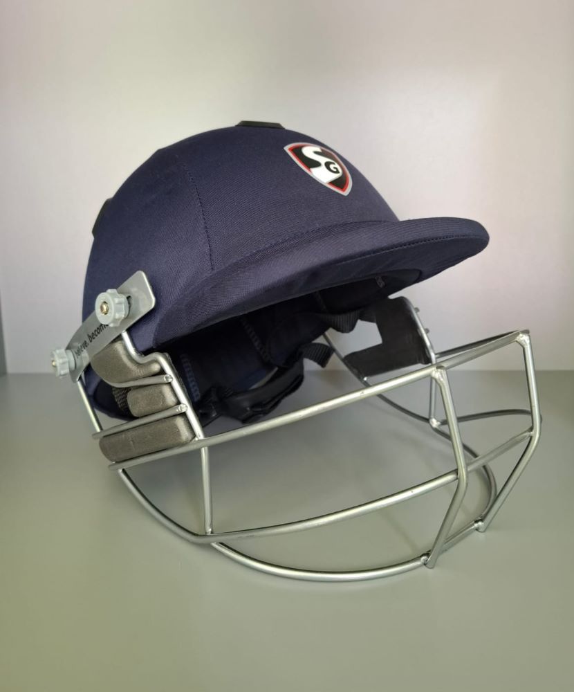 SG Savage Lite Cricket Helmet — Xsmall