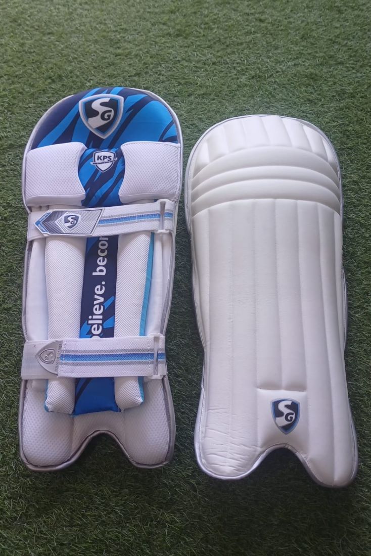 SG Maxlite Batting Pads — Adult — RH